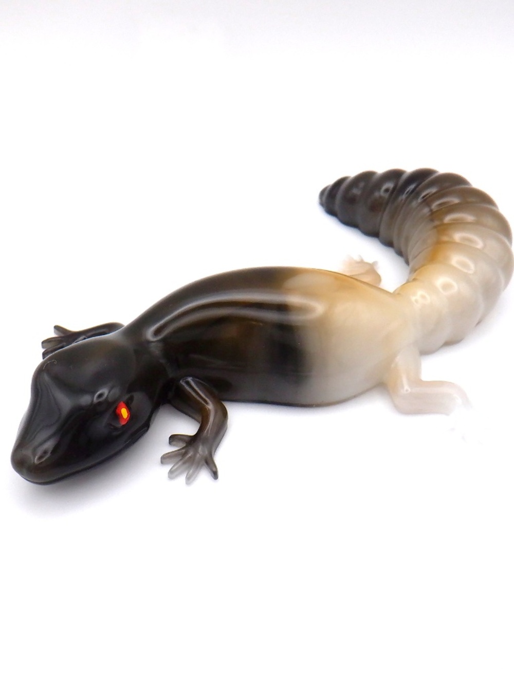 Handmade Resin Lizard - Picture 3 of 6